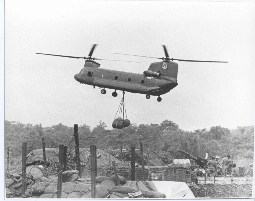 Chinook delivers supplies - 1st Cavalry Division Association